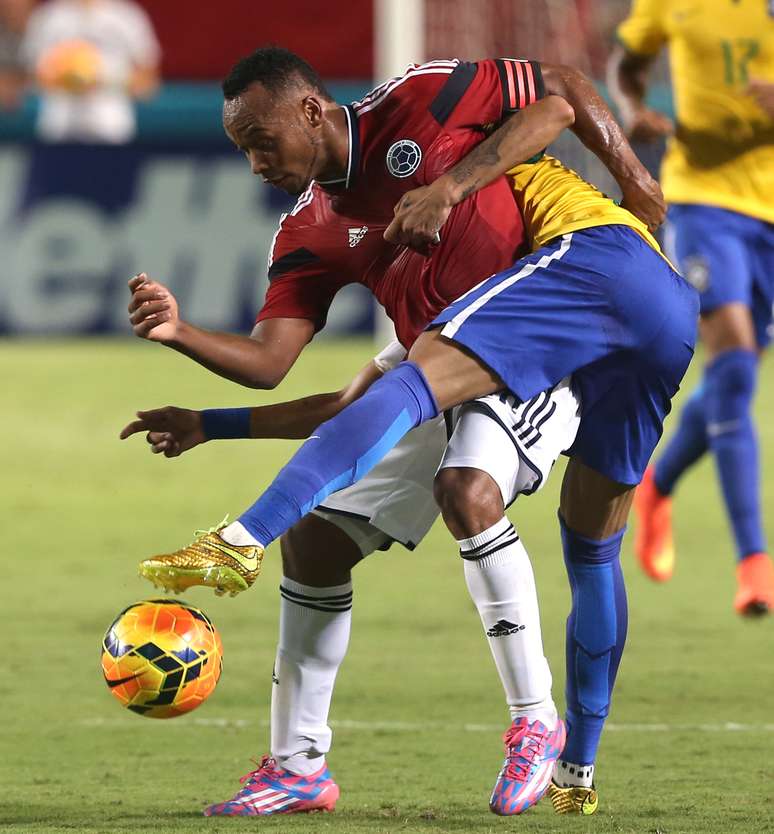 Zu&ntilde;iga marca Neymar; reencontro amistoso