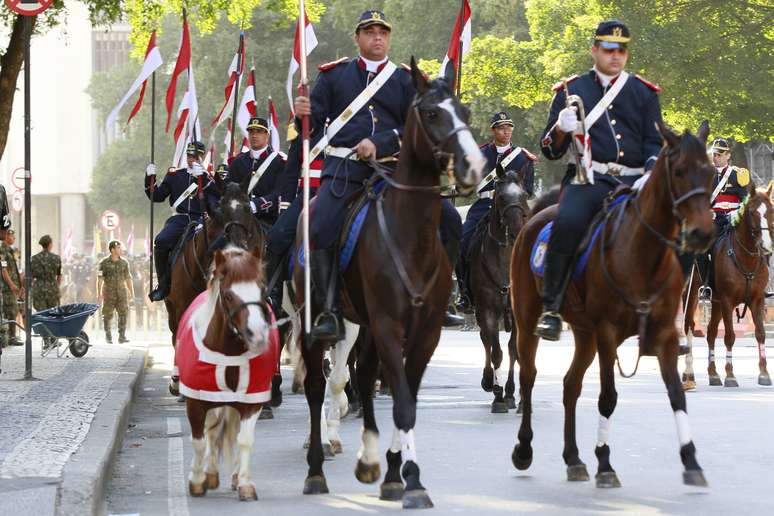 Militares desfilam nas celebrações do aniversário da Independência no Rio de Janeiro