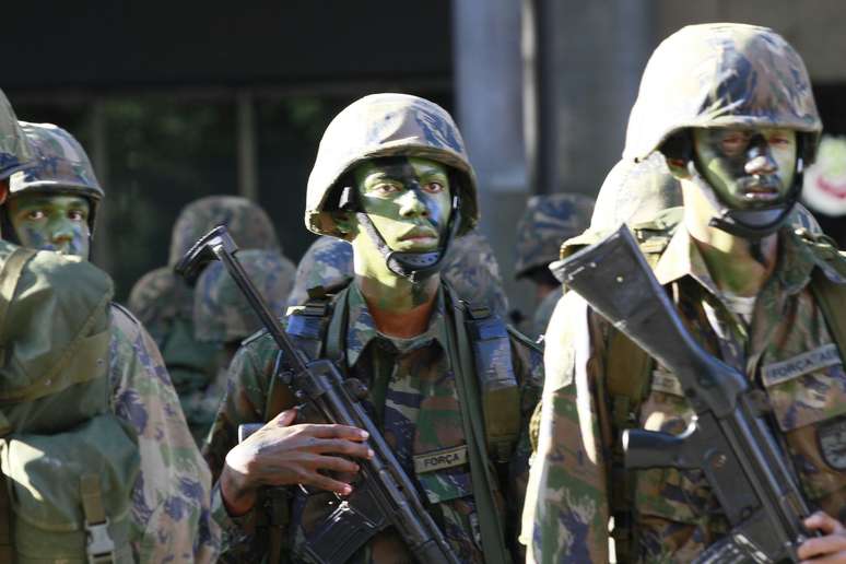 Militares desfilam nas celebrações do aniversário da Independência no Rio de Janeiro