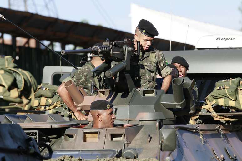 Militares desfilam nas celebrações do aniversário da Independência no Rio de Janeiro