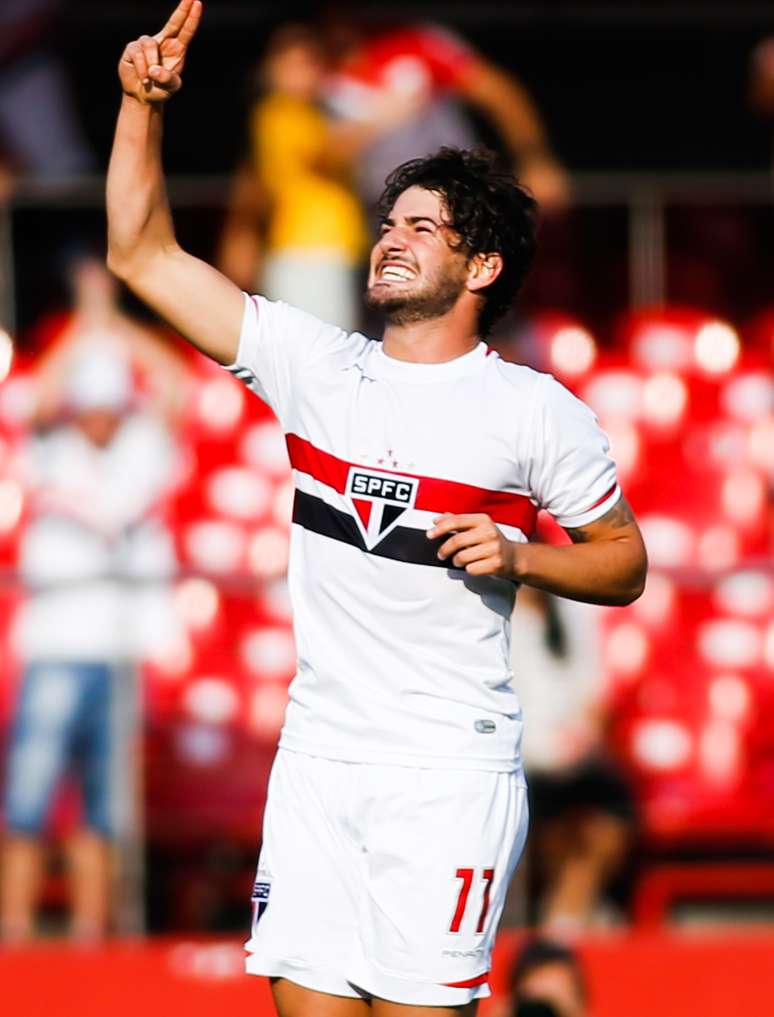 Alexandre Pato comemora segundo gol do São Paulo na partida