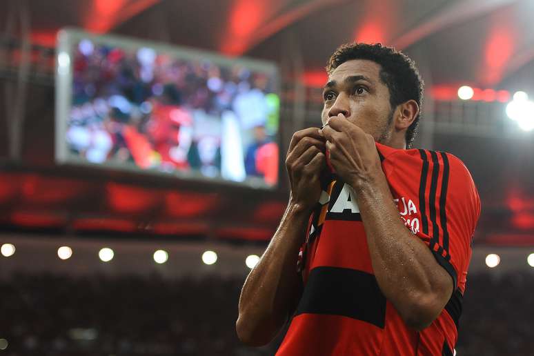 <p>Hernane jogou por 2 anos no Flamengo até ser vendido ao Al-Nassr</p>