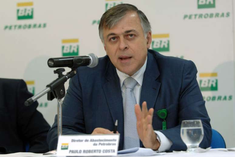 <p>Paulo Roberto Costa&nbsp;mencionou conhecer irregularidades praticadas na diretoria de Servi&ccedil;os e na divis&atilde;o internacional da Petrobras</p>