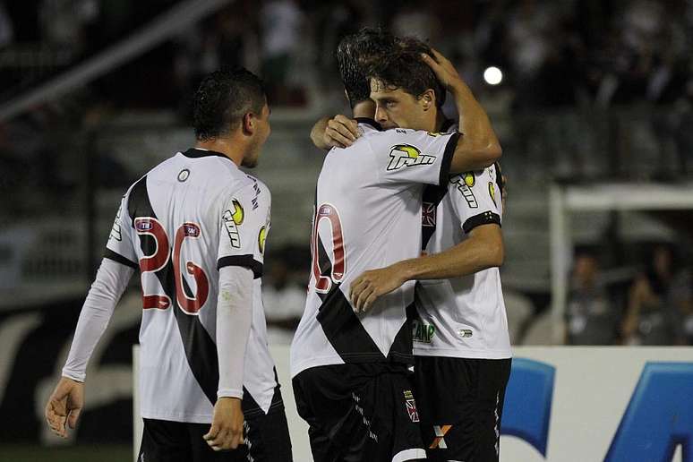 Maxi Rodríguez comemora segundo gol do Vasco