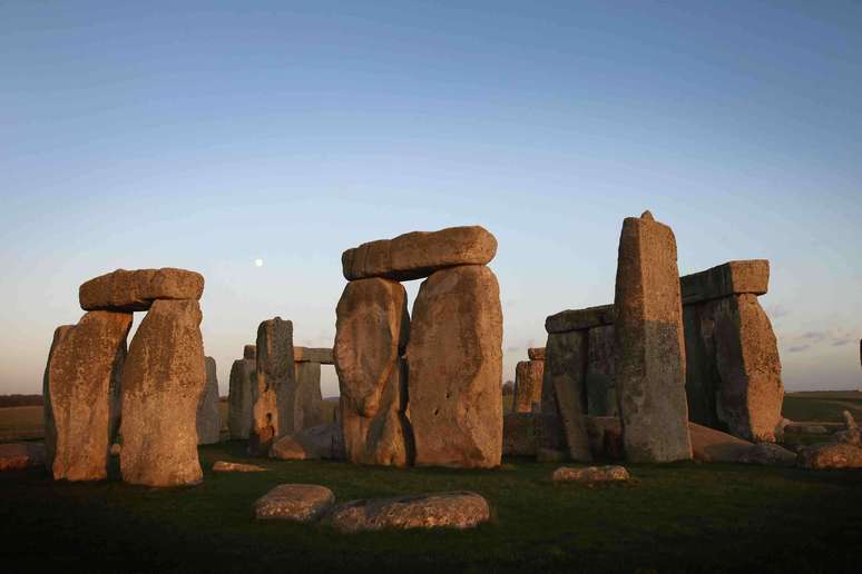 <p>Joias foram encontradas perto do monumento Stonehenge</p>