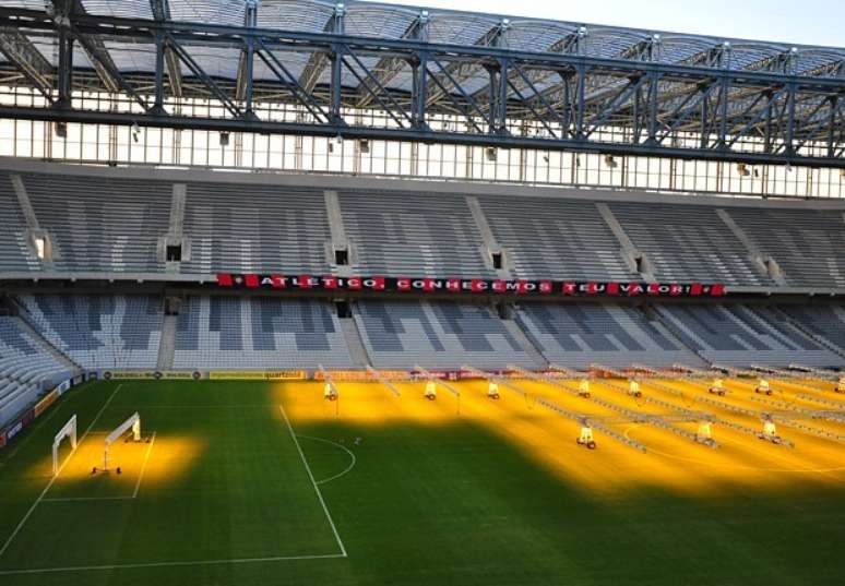 <p>Arena da Baixada aguarda para ter teto retrátil instalado</p>