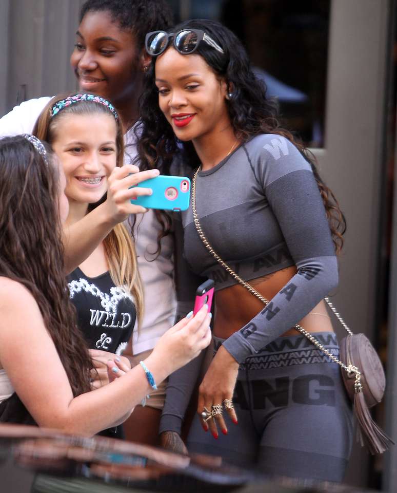 Rihanna durante passeio em Nova York