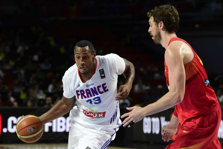 Boris Diaw foi o cestinha da partida