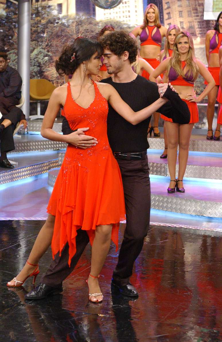 <p>Carol Nakamura e Sidney Sampaio começaram a namorar na Dança dos Famosos, em 2007</p>