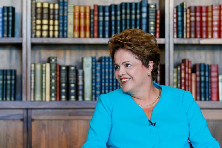 <p>Segundo o jornal, Dilma pediu para adiar a publicação do Programa de Governo</p>
