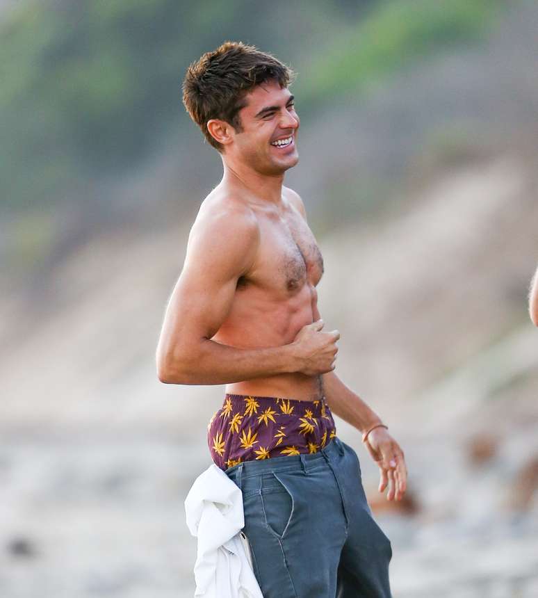 Zac Efron grava cenas de filme