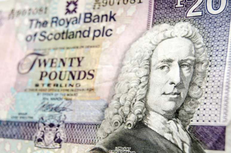 <p>Royal Bank of Scotland informou que deixar&aacute; Londres em caso de independ&ecirc;ncia no referendo do dia 18</p>