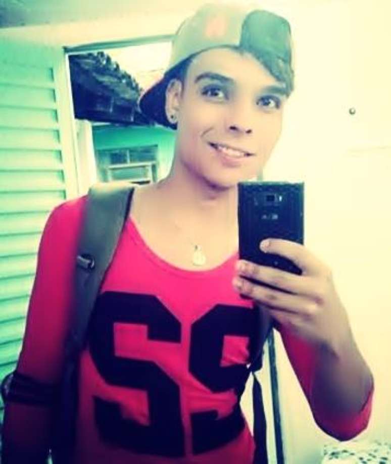 Polícia nega bilhete homofóbico em jovem gay assassinado