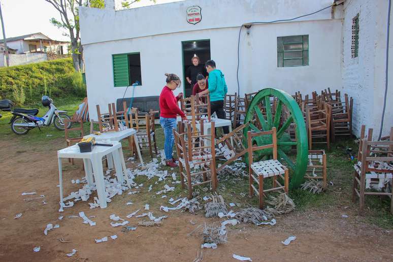 <p>Um multirão teve início na quinta-feira para reconstruir o Centro de Tradições Gaúchas (CTG) Sentinela do Planalto, mesmo dia em que o local foi incendiado criminosamente</p>