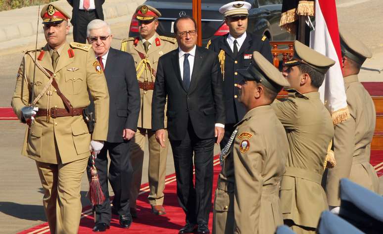 <p>&quot;Vim a Bagd&aacute; para afirmar a disponibilidade da Fran&ccedil;a para ajudar ainda mais o Iraque militarmente&quot;, declarou Hollande</p>