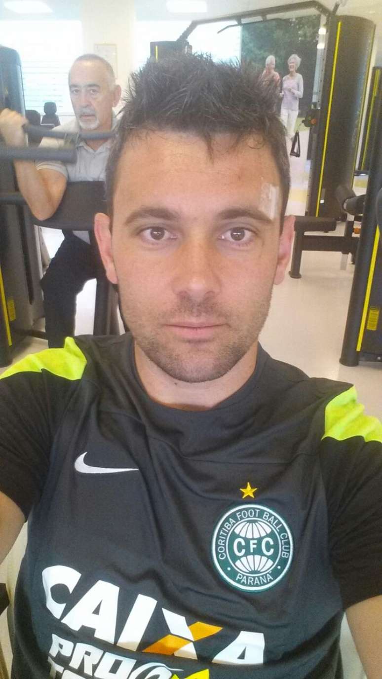 <p>Atacane fez até selfie com a camisa do Coritiba</p>