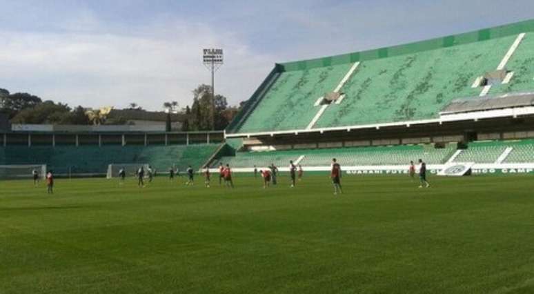 <p>O estádio Brinco de Ouro da Princesa foi a leilão por conta de dívidas do clube</p>