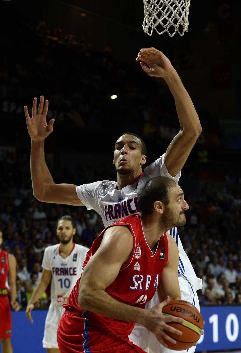 Milos Teodosic foi o destaque da Sérvia na partida