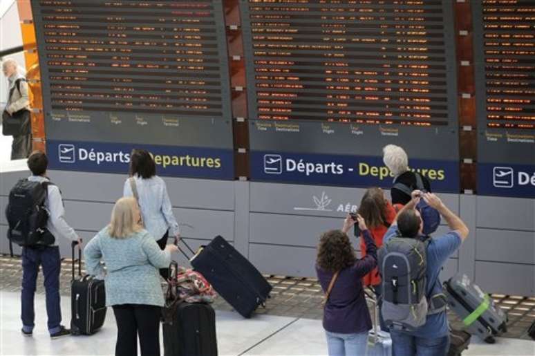 <p>Air France anunciou que seis em cada 10 voos serão cancelados na terça-feira</p>