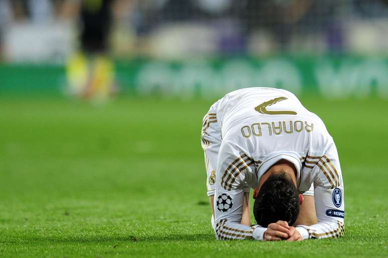 <p>Cristiano Ronaldo lamenta p&ecirc;nalti perdido na semifinal de 2012 para o Bayern de Munique</p>