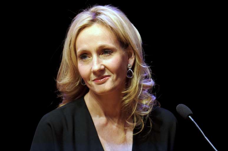 <p>O N&atilde;o da autora de Harry Potter, J. K. Rowling, desencadeou uma s&eacute;rie de&nbsp;de insultos no Twitter</p>