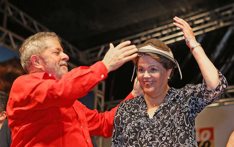 <p>Em entrevista coletiva, Dilma disse que o número de funcionários do IBGE subiu 7% entre o governo do ex-presidente Luiz Inácio Lula da Silva e o dela</p>