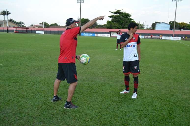 Wagner Lopes deve escalar Luciano Sorriso no time titular