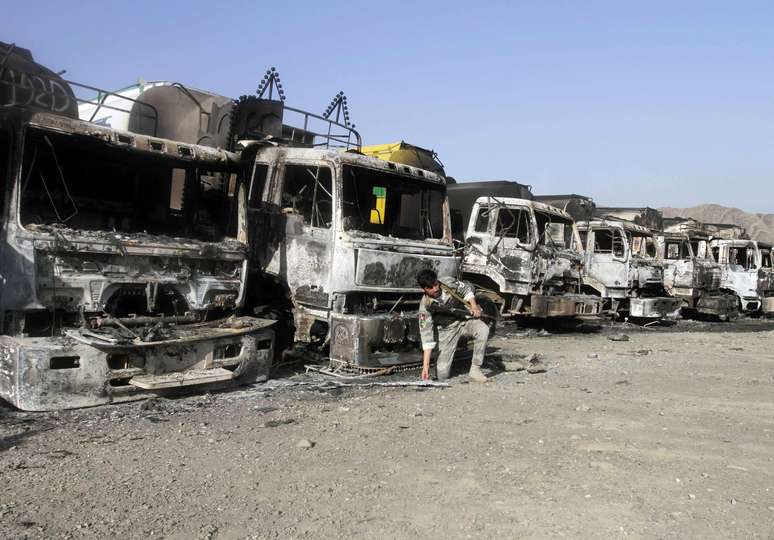 <p><span style="font-size: 15.1999998092651px;">Três pessoas morreram em atentado suicida talibã contra um comboio da Otan em Cabul, Afeganistão, nesta terça-feira</span></p>