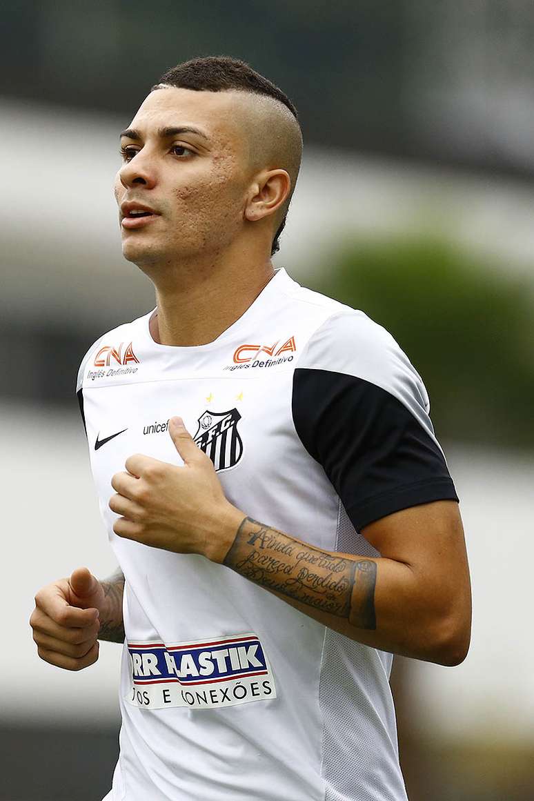 <p>Alison ainda acredita no Santos na próxima Libertadores</p>