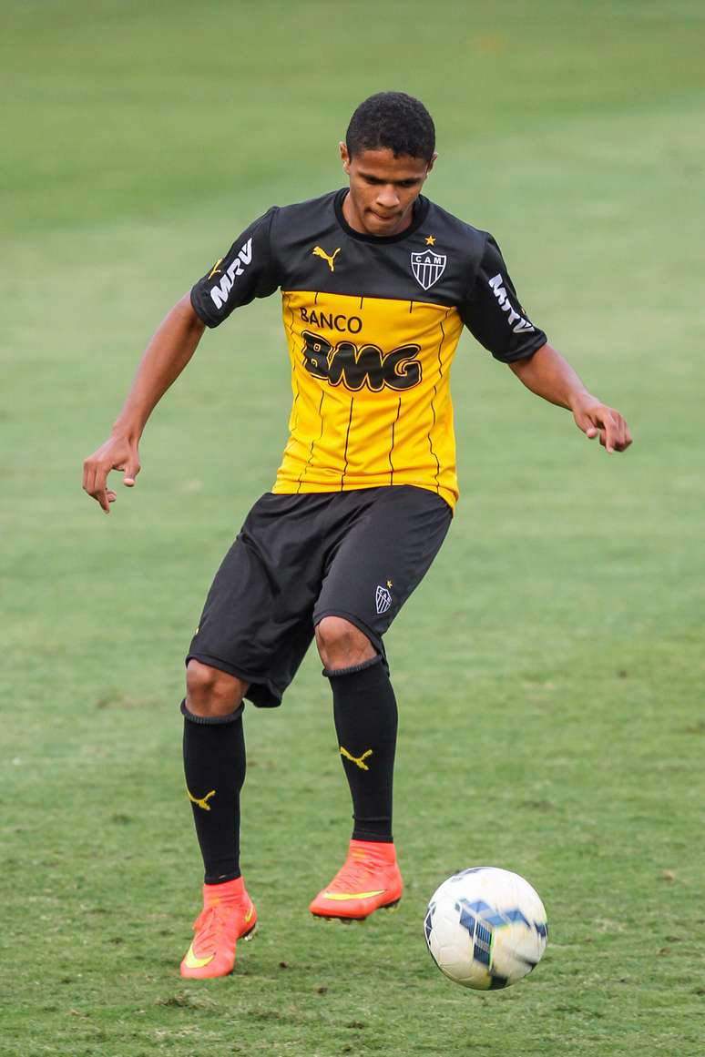 <p>Douglas Santos deve ser adquirido pelo Atl&eacute;tico-MG</p>