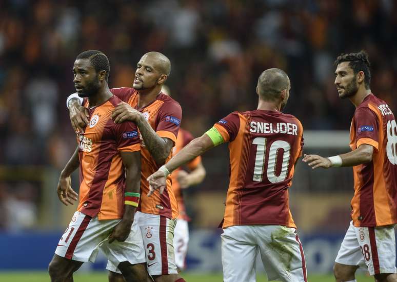 Jogadores do Galatasaray festejam empate 