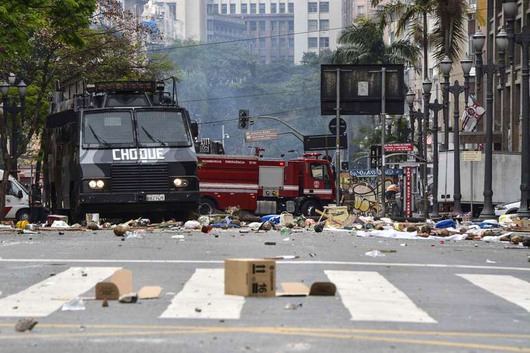 Caminhão blindado do Choque foi acionado para abrir caminho