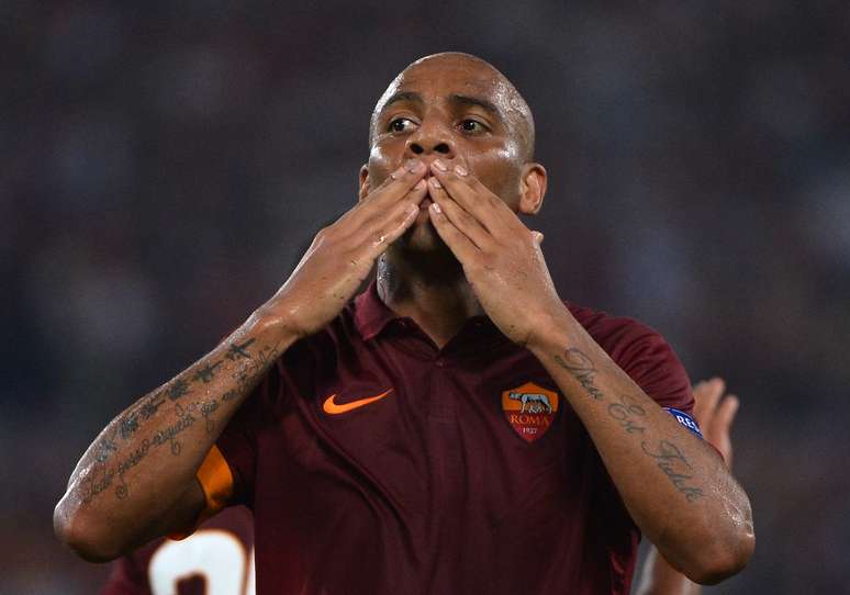 Ignorado por Dunga, Maicon fez um dos gols da goleada da Roma sobre o CSKA de Moscou