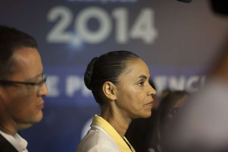 <p>Marina Silva participou de evento no comitê do PSB e em seguida se reuniu com cerca de 300 militantes no centro de eventos da capital catarinense</p>