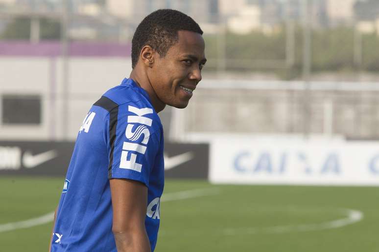 Elias participa de treino do Corinthians