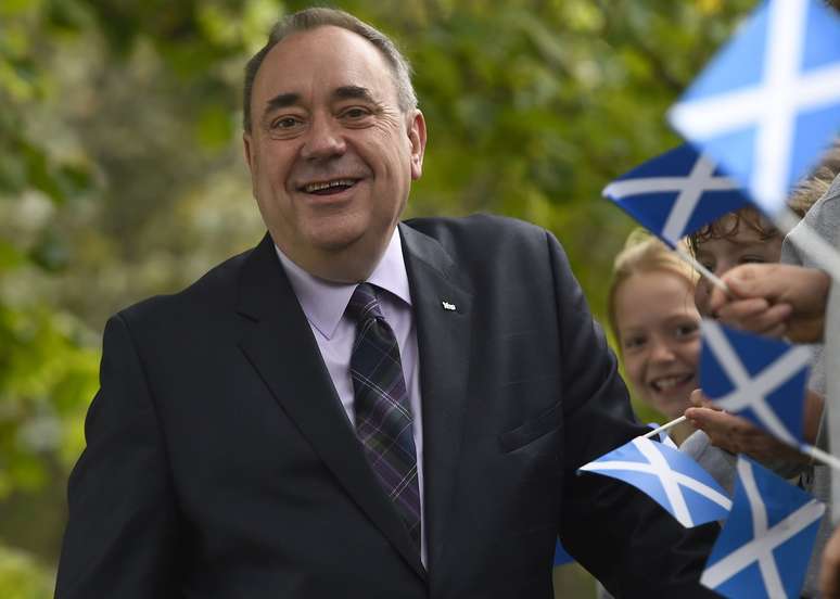 <p>Salmond votou em referendo logo no início da manhã desta quinta-feira</p>