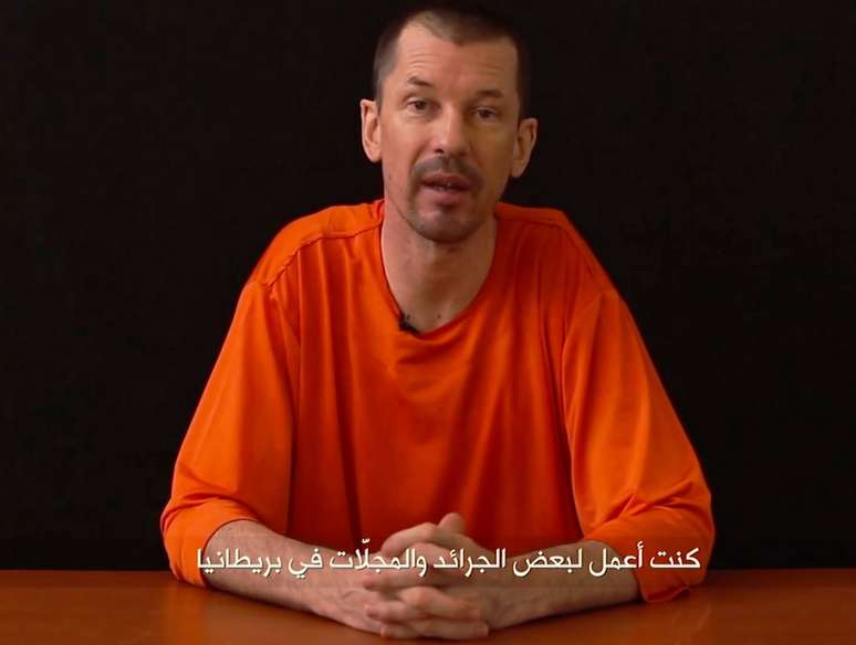 <p>Nas imagens, Cantlie fala de maneira calma e determinada</p>