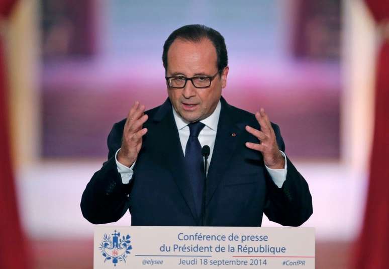 <p>O presidente francês, Fraçois Hollande, participa de uma coletiva de imprensa no Palácio do Eliseu em Paris, em 18 de setembro</p>