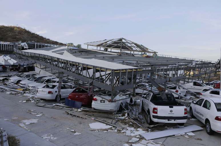 <p>No in&iacute;cio da semana, fortes ventos e chuvas derrubaram &aacute;rvores, assolaram casas e empresas</p>