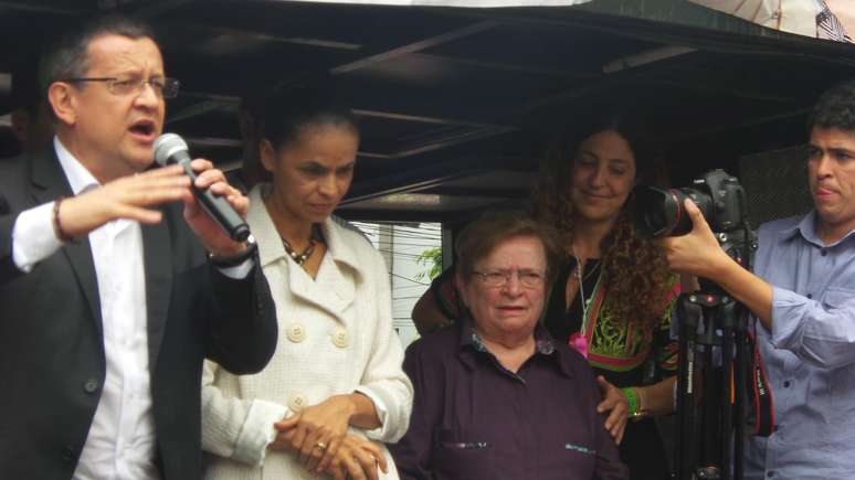 Marina Silva, o vice, Beto Albuquerque, e a coordenadora de campanha, Luiza Erundina,em ato de campanha em São Bernardo