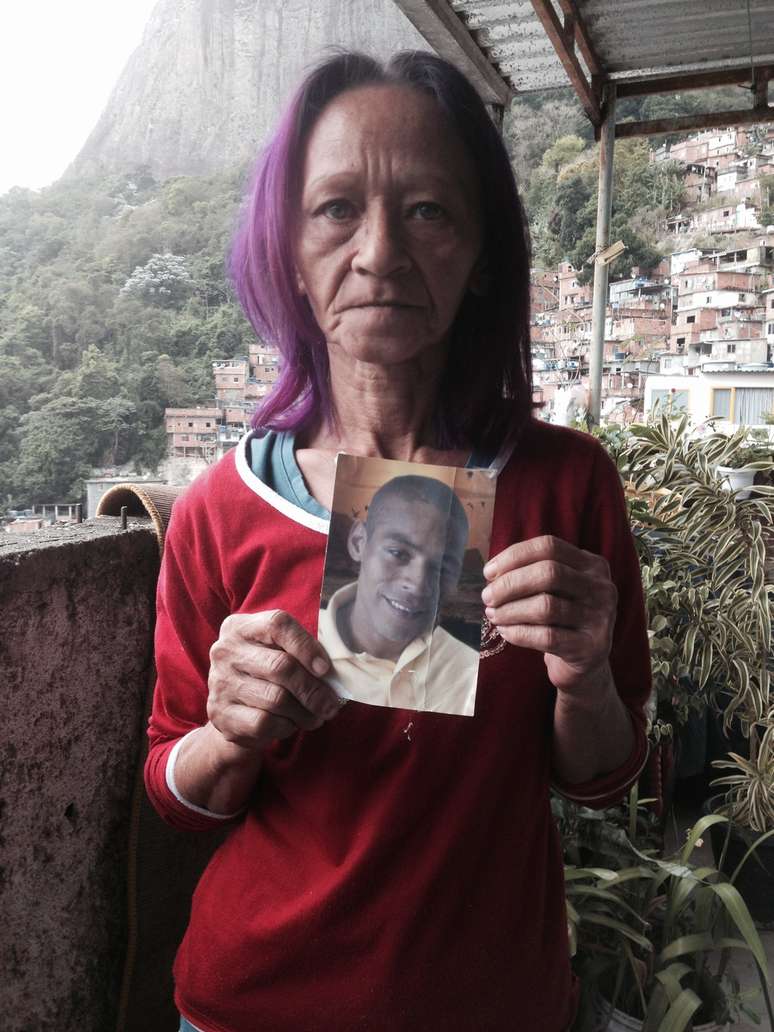 <p><span style="color: rgb(80, 80, 80); font-family: arial, verdana, sans-serif; font-size: 13px; line-height: 16px;">Somente há uma semana Maria de Fátima conseguiu falar sobre a morte do filho na Rocinha em 2012</span></p>