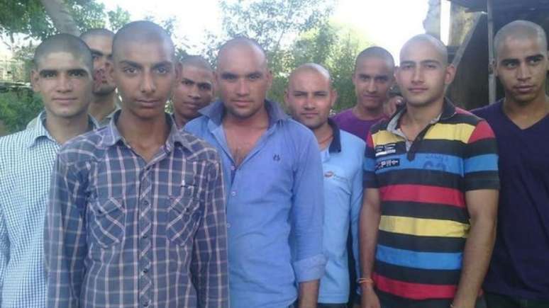 Outros 700 habitantes do vilarejo também rasparam suas barbas