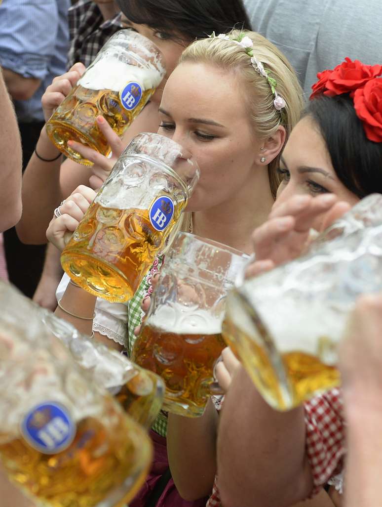 <p>Além da cerveja, Oktoberfest também é regada a pretzels, salsicha e carne de porco </p>