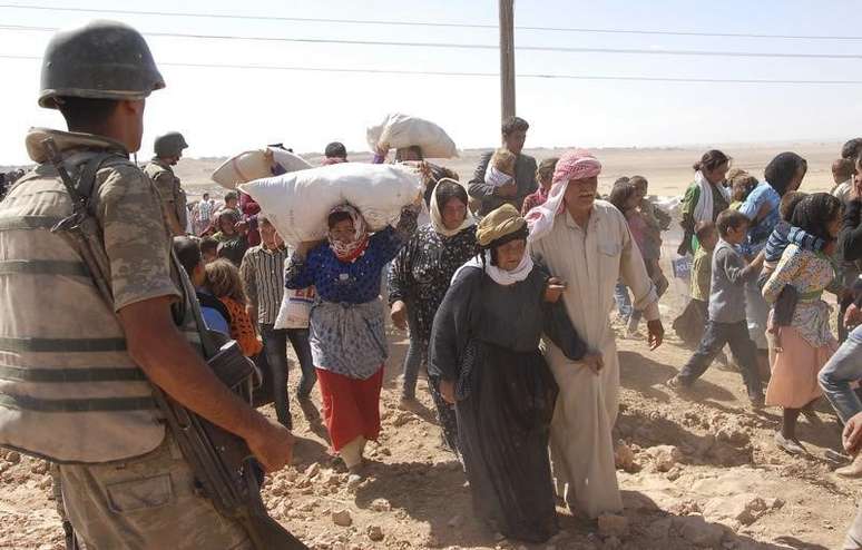 Milhares de sírios buscam refúgio na Turquia