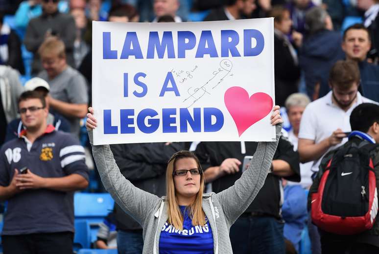 <p>Torcida do Chelsea fez homenagens a Frank Lampard, que anotou o gol de empate do Manchester City neste domingo</p>