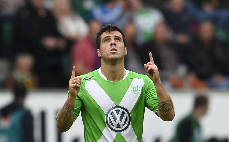 Vieirinha comemora um dos gols marcados na partida