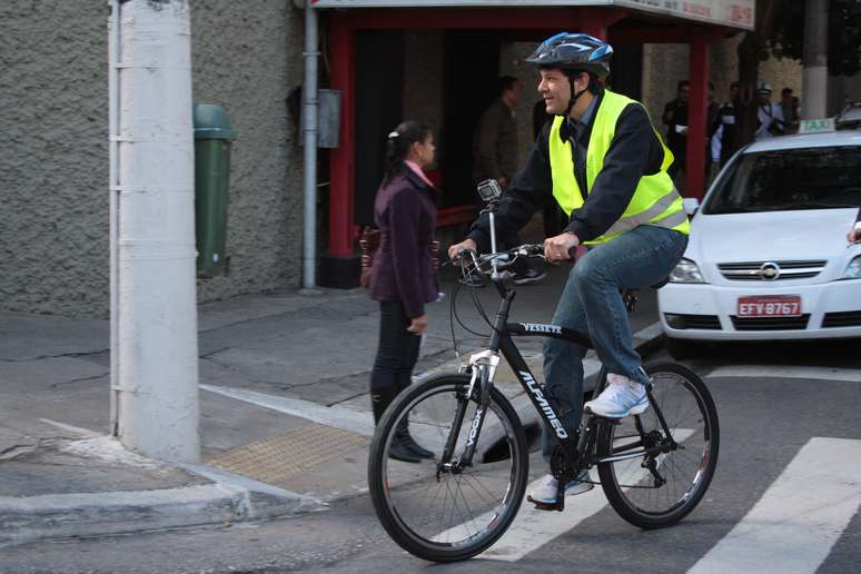 <p>O prefeito de São Paulo, Fernando Haddad (PT), foi à Prefeitura nesta segunda-feira de bicicleta, em comemoração ao Dia Mundial Sem Carro. </p>