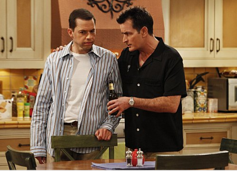 Charlie Harper pode voltar à 'Two And a Half Men'