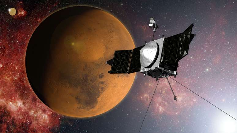 <p>Em ilustra&ccedil;&atilde;o fornecida pela NASA, a sonda Maven se aproxima de Marte em uma miss&atilde;o para estudar a atmosfera do planeta vermelho</p>