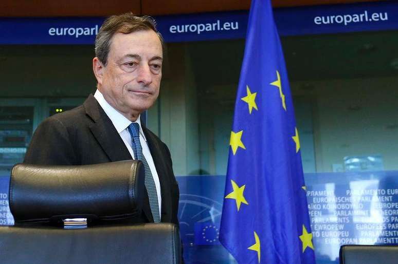 <p>Presidente do Banco Central Europeu, Mario Draghi, disse que 18 países que compõem a zona do euro precisam fazer esforço conjunto para evitar recessão econômica</p>